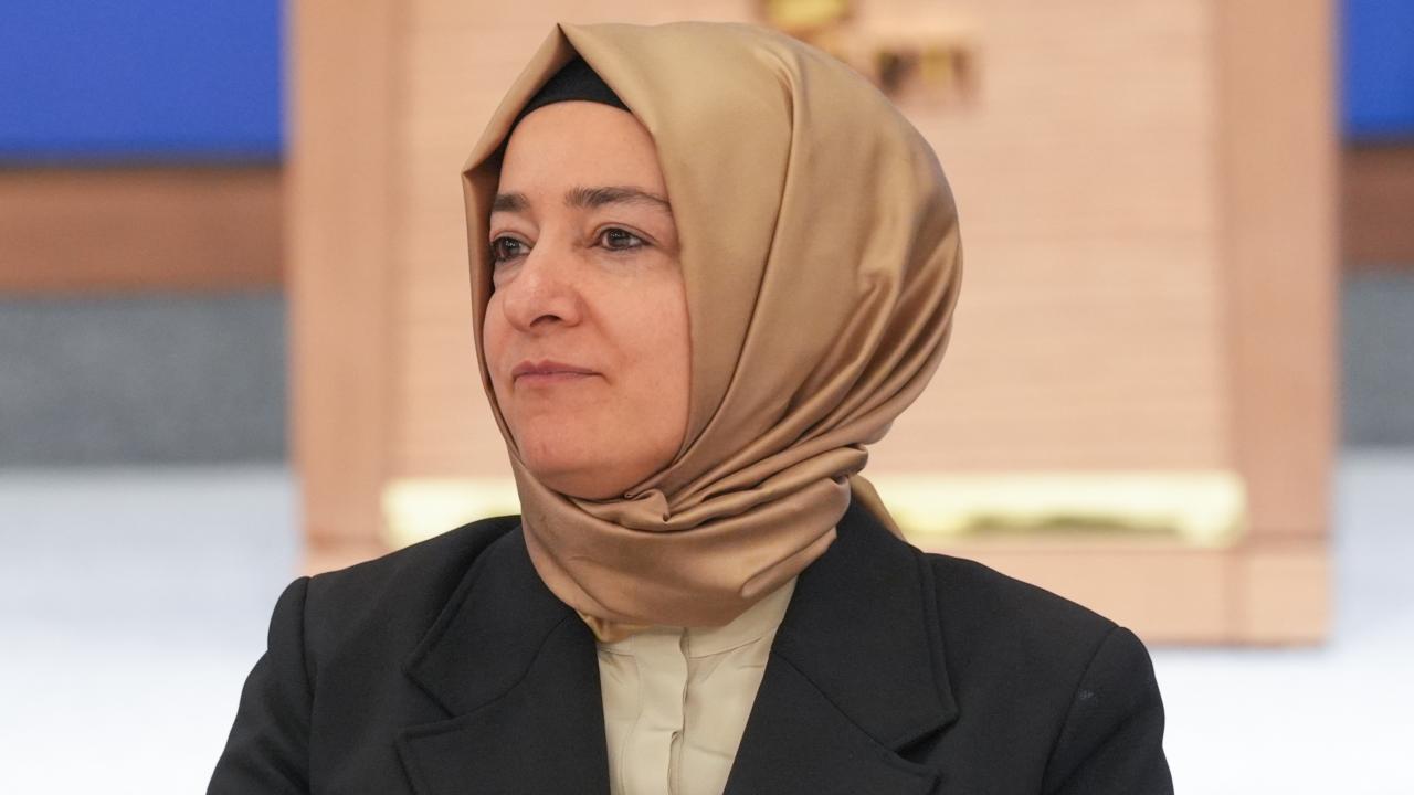 Fatma Betül Sayan Kaya MKYK grubundan çıkarıldı ve siteden silindi