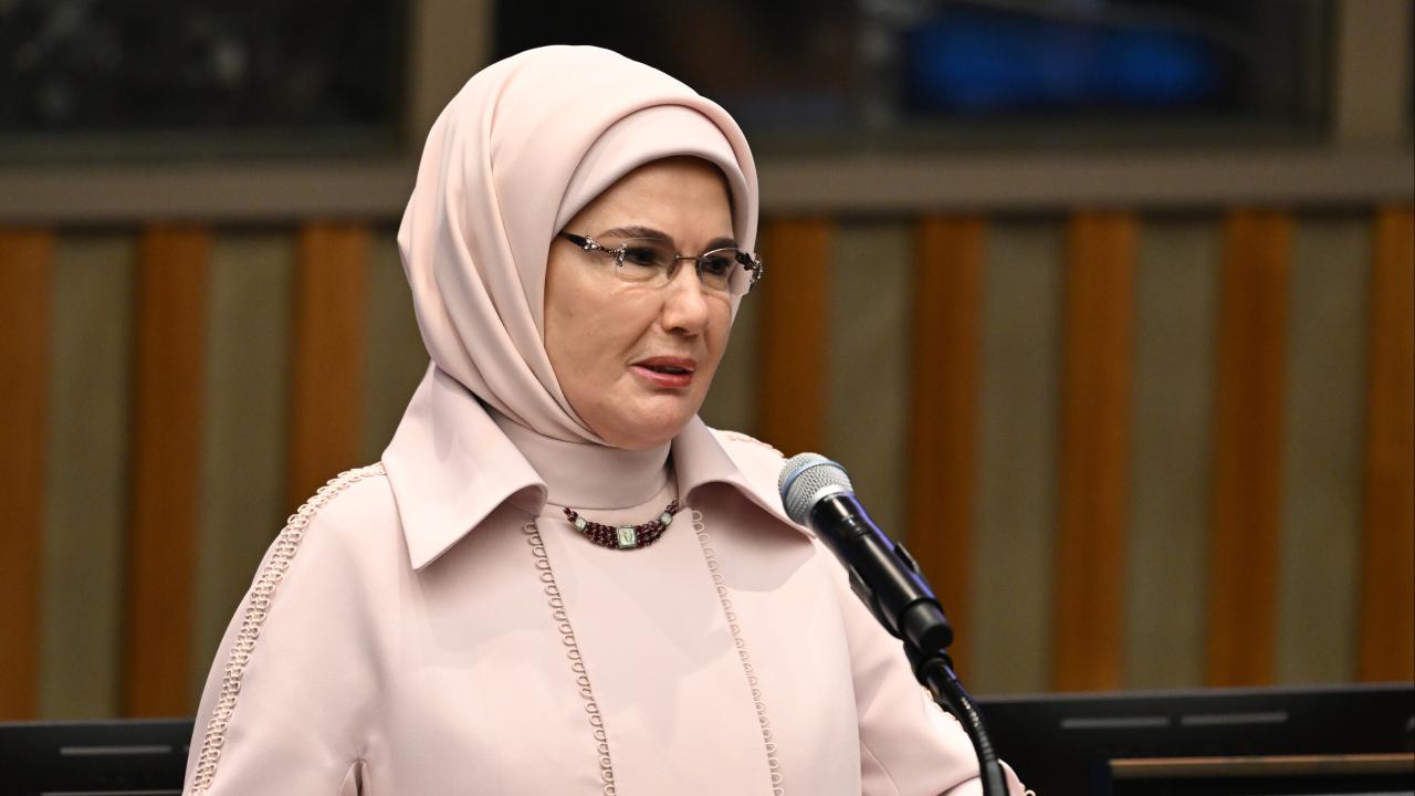 Emine Erdoğan'dan Dünya Kız Çocukları Günü Kutlaması