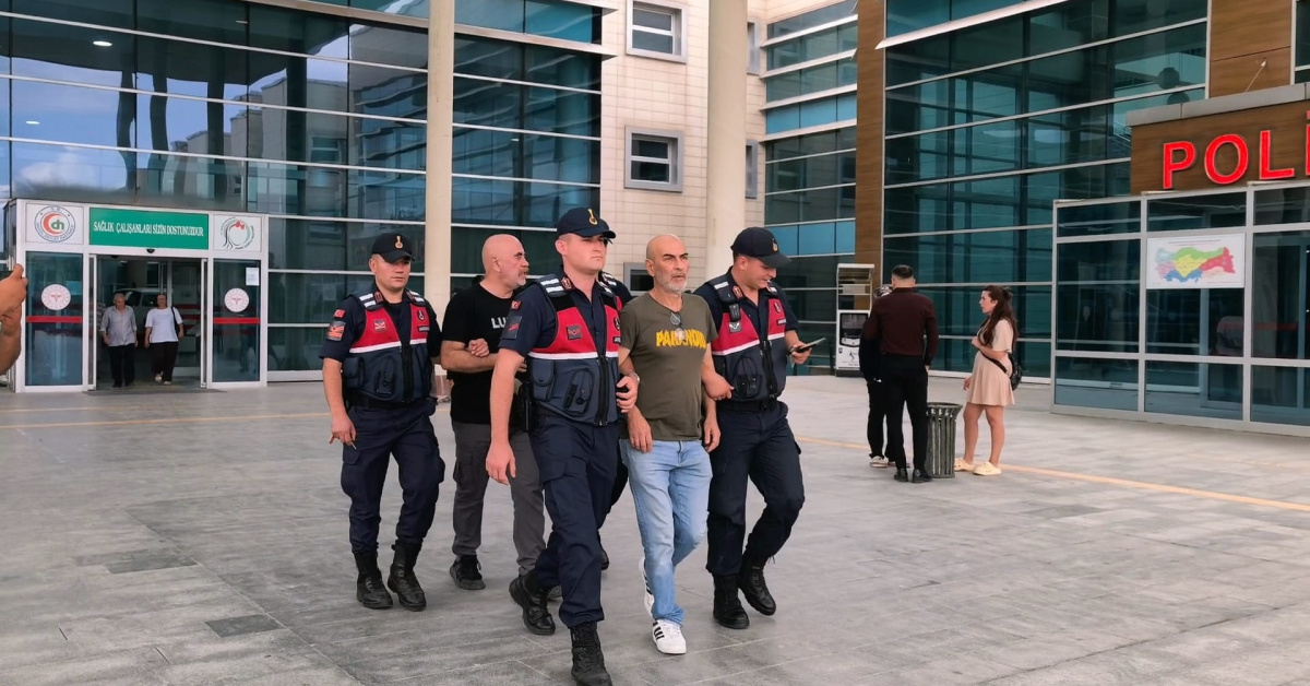 Yönetmen Ezel Akay ve Kardeşinin Testleri Pozitif Çıktı