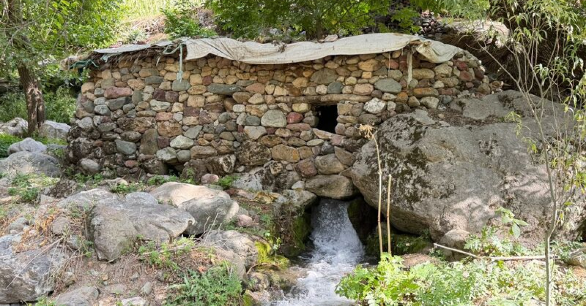Hakkari Yüksekova'da 47 yıldır çalışan 1,5 asırlık su değirmeni