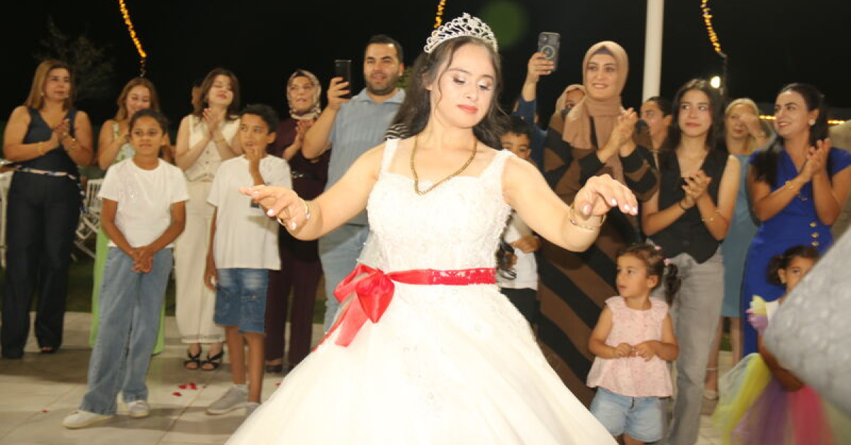 Hatay Kırıkhan'da Down sendromlu Pınar Aksoy'un gelinlik hayali gerçeğe dönüştü