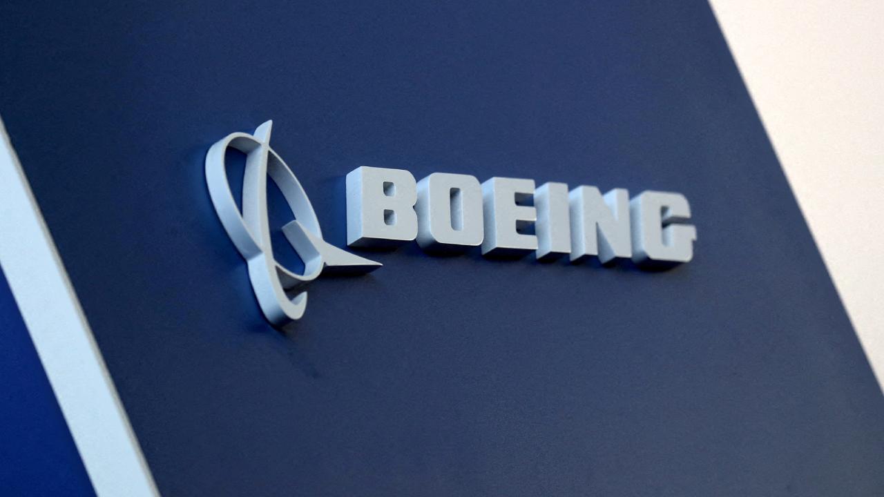 ABD Donanması'nın 20 milyar dolarlık savaş uçağı Boeing'e verildi
