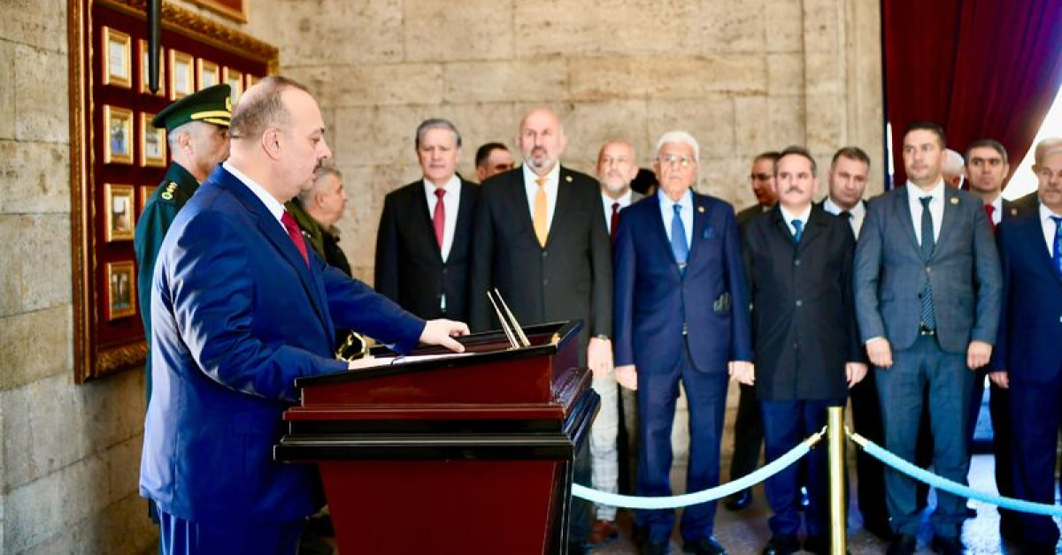 Ankara Valisi Yakup Canbolat Muhtarlar Günü'nde Anıtkabir'i Ziyaret Etti
