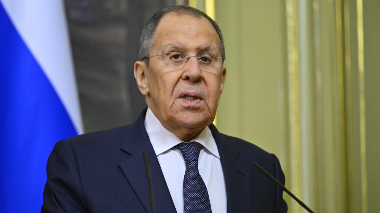 Lavrov'dan Batı açıklaması: Savaş için hazırlık yapıyorlar