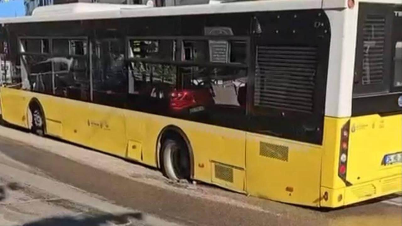 Maltepe'de İETT otobüsü asfaltın çökmesiyle oluşan çukura düştü