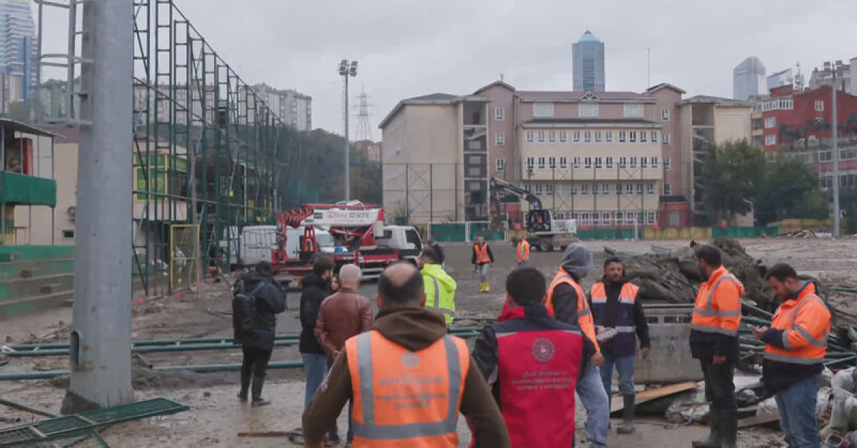 İstanbul Ayazağa'da riskli yapılarda yıkım başladı