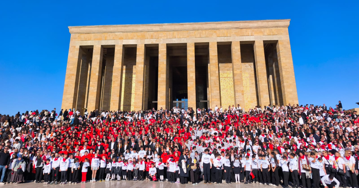 LÖSEV üyeleri ve 100 bin kişi Anıtkabir'i ziyaret etti