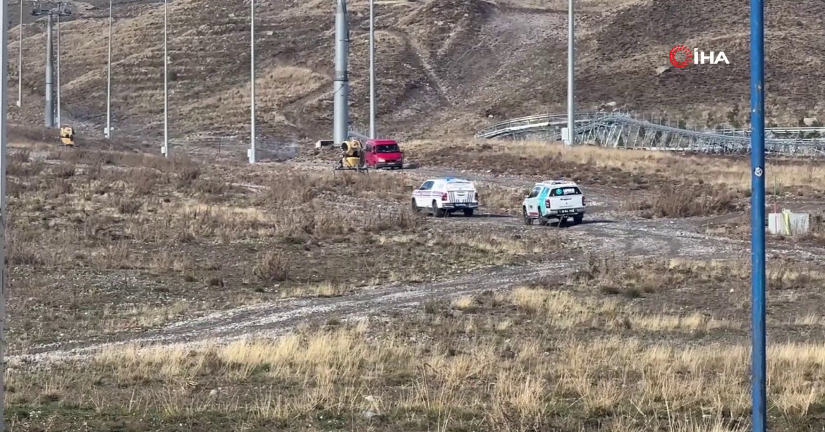 Erciyes Dağı'nda yürüyüş yapan 2 turist düştü