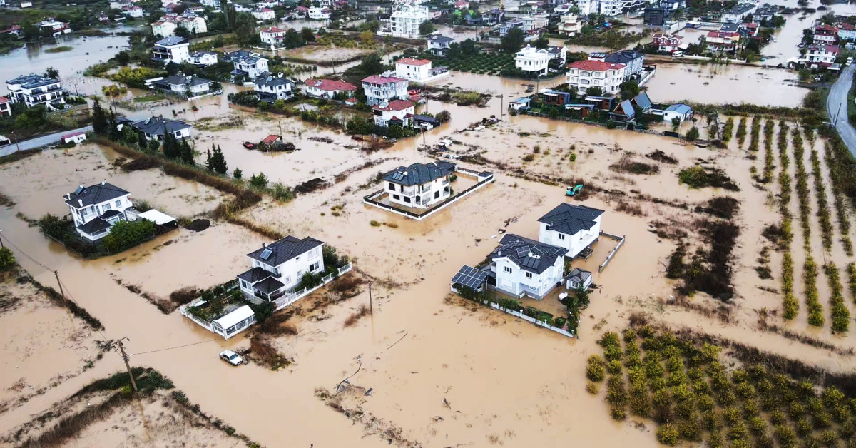 Muğla Dalaman'da sel: Tersakan Deresi taştı, ev ve seralar su altında kaldı