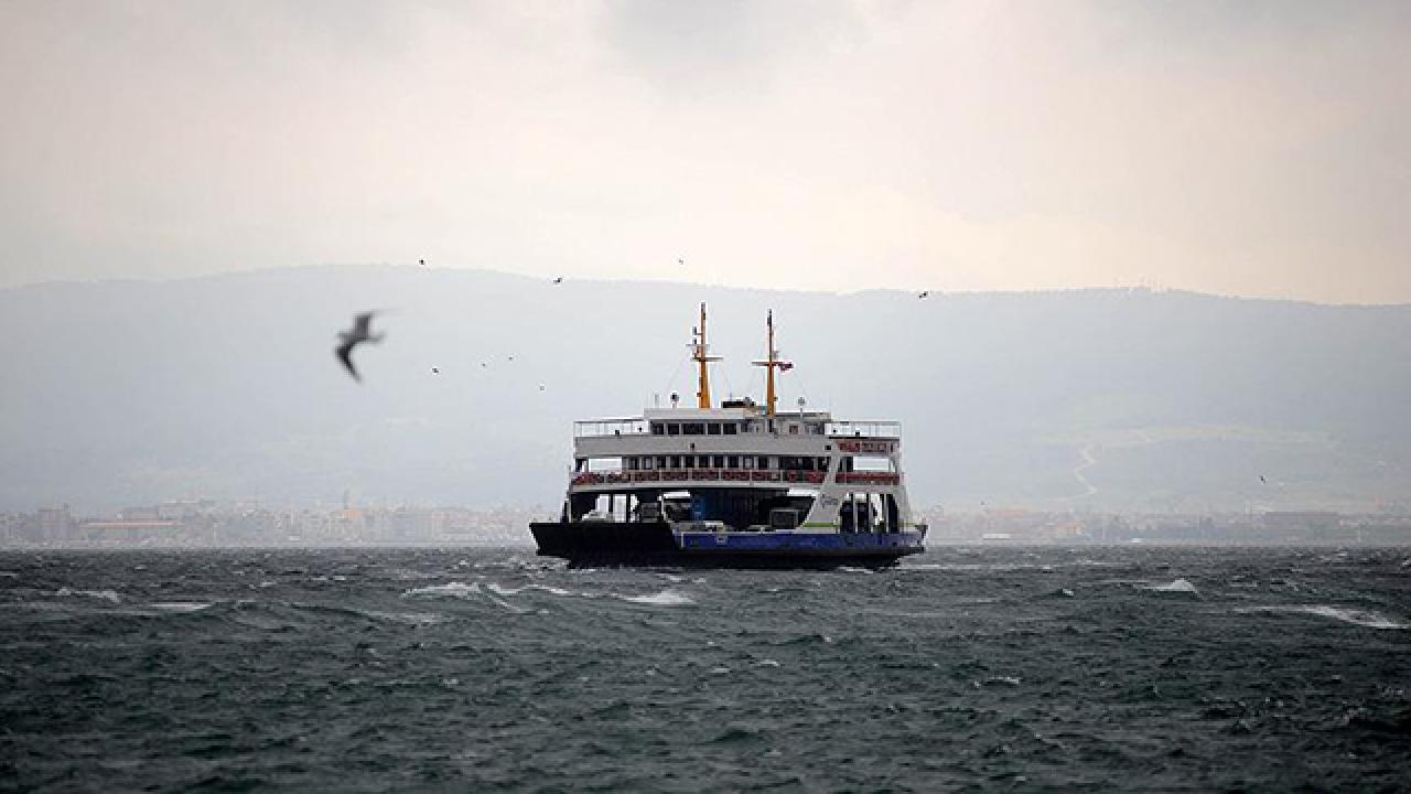Gökçeada ve Bozcaada feribot seferlerine fırtına iptali