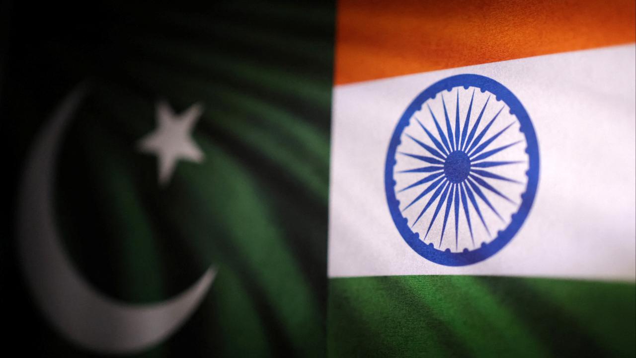 Pakistan'dan Hindistan'a savaş gemisi çarpışması notası