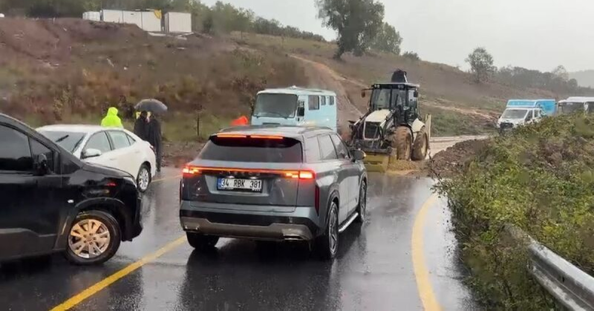 Şile'de sağanak yağış nedeniyle iki bölgede toprak kaydı