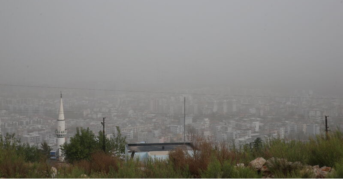 Hatay'da toz taşınımı nedeniyle görüş mesafesi düştü