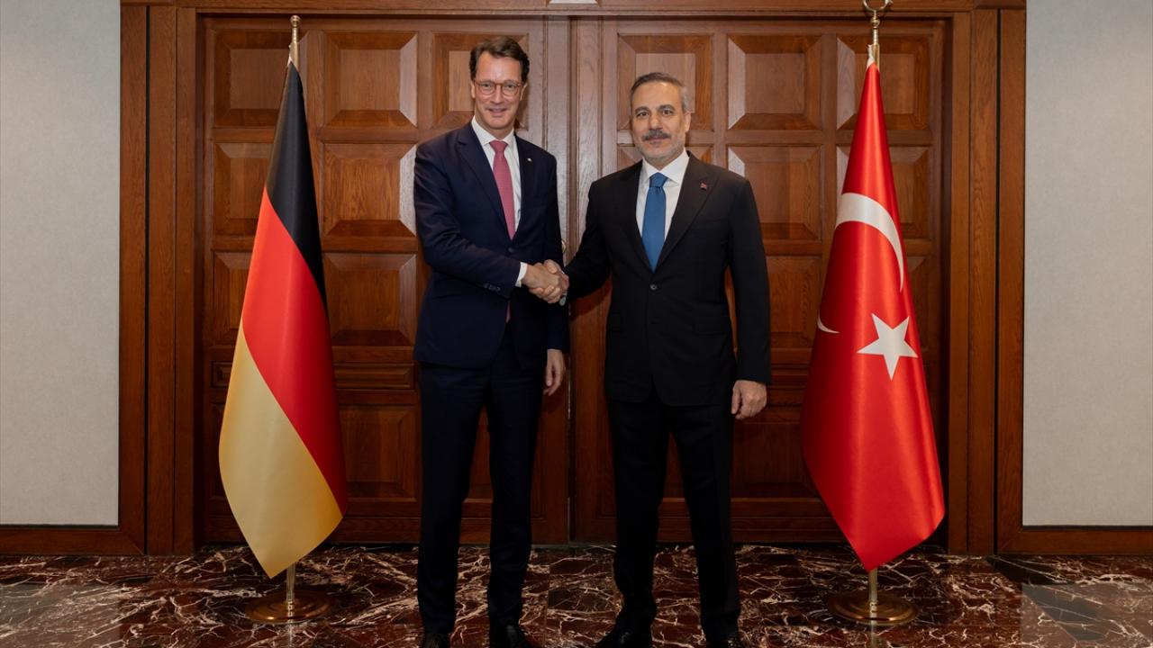 Dışişleri Bakanı Hakan Fidan, Alman Başbakan Wüst ile görüştü