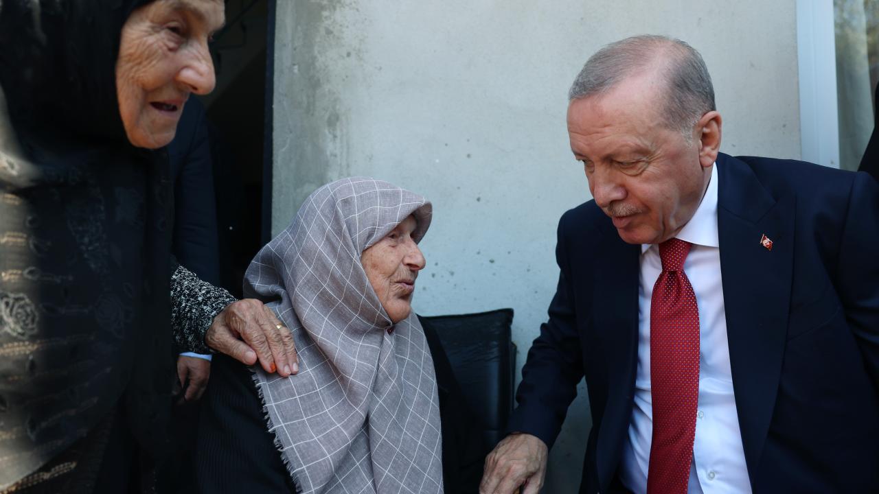 Cumhurbaşkanı Erdoğan'dan Rize Güneysu'da komşu ziyareti