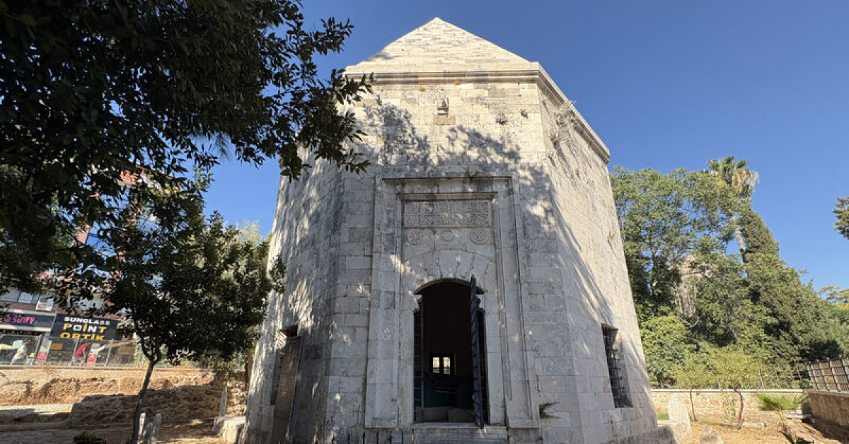 649 Yıllık Zincirkıran Mehmet Bey Türbesi Tarihe Tanıklık Ediyor