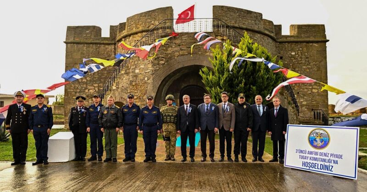 Çanakkale'de 3. Amfibi Deniz Piyade Tugayı Sancak Tevcih Töreni