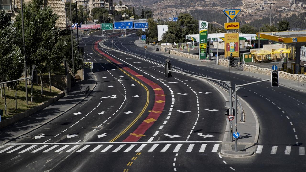 İsrail Yom Kippur'da Filistinlilerin yollarını kapattı