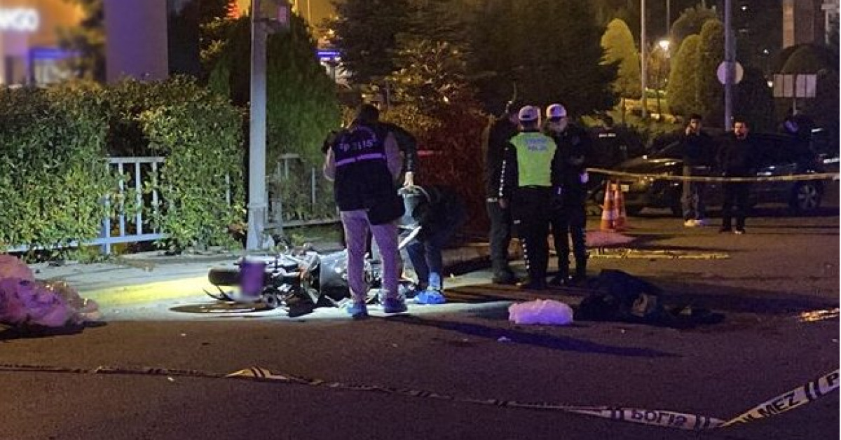 Küçükçekmece'de motosiklet otomobille çarpıştı: 1 ölü, 1 yaralı