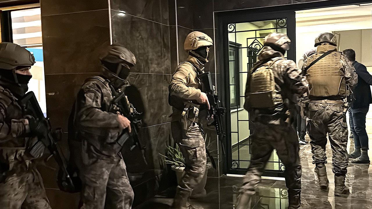Sosyal medyadan tetikçi ağı kuran suç örgütüne 30 ilde operasyon