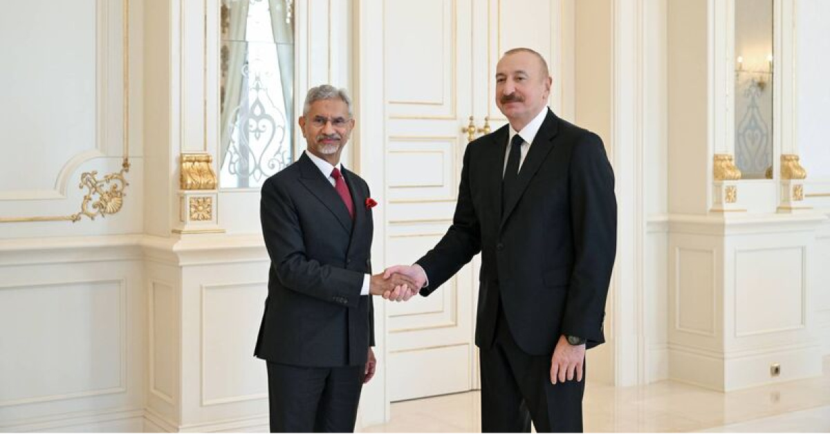 Azerbaycan ve Hindistan dışişleri bakanları Bakü'de görüştü