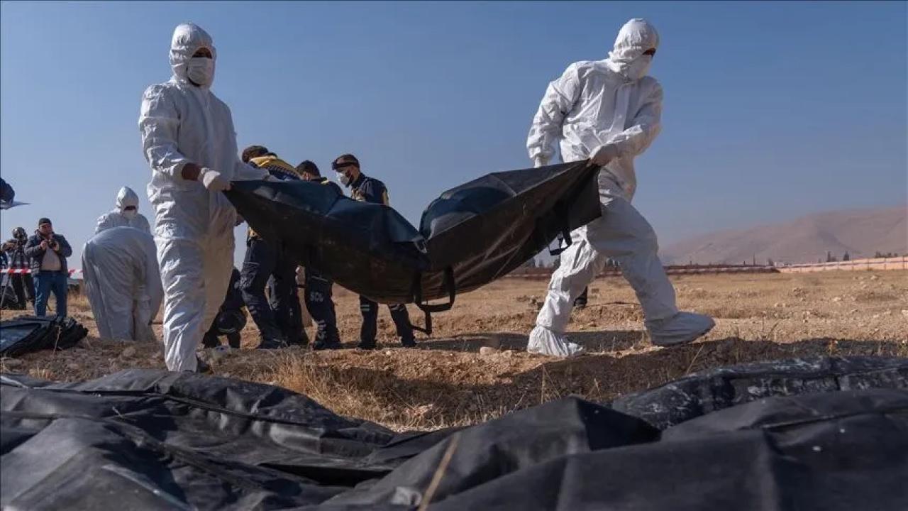 Suriye'de Devrik Esed Rejiminin Karargahında Toplu Mezar Bulundu