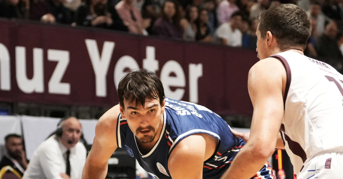 Anadolu Efes, Pizzabulls Bordo Bandırma'yı 85-79 Yendi