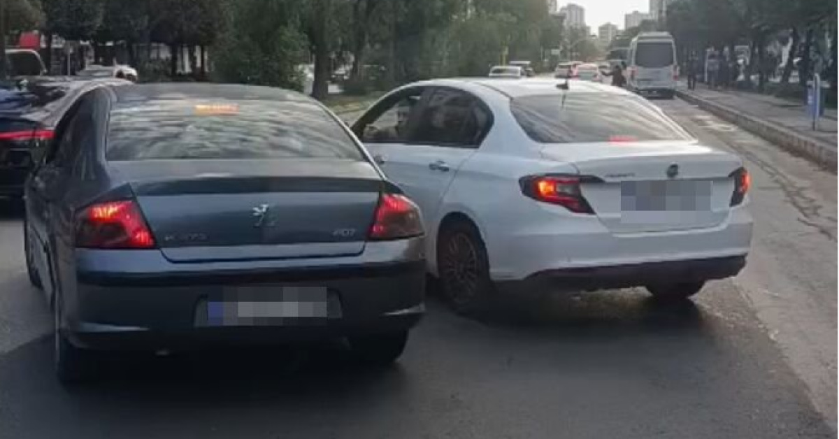 Adana'da sürücüler 180 bin lira ceza korkusuyla camdan cama tartıştı