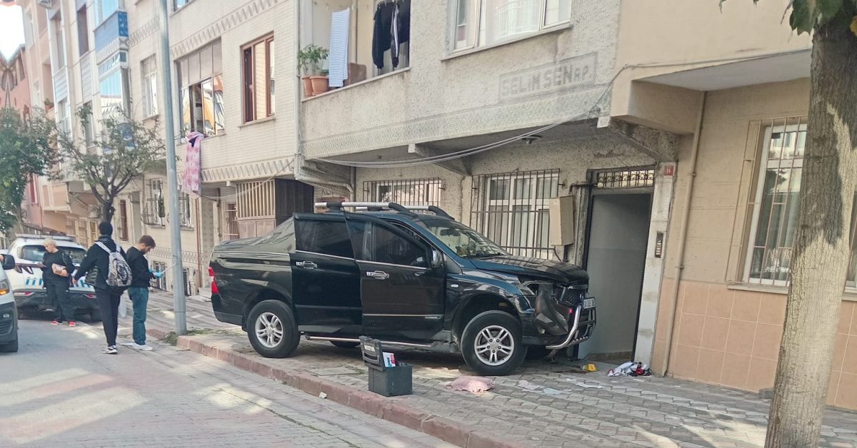 Sultangazi'de park faciası: Eşine çarpan sürücü gözaltında