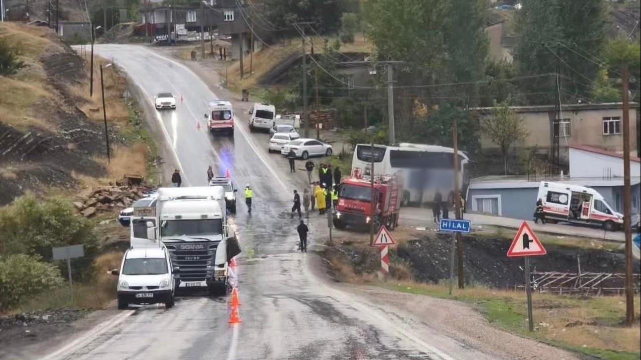 Şırnak Uludere'de otobüs ile tır çarpıştı: 15 yaralı