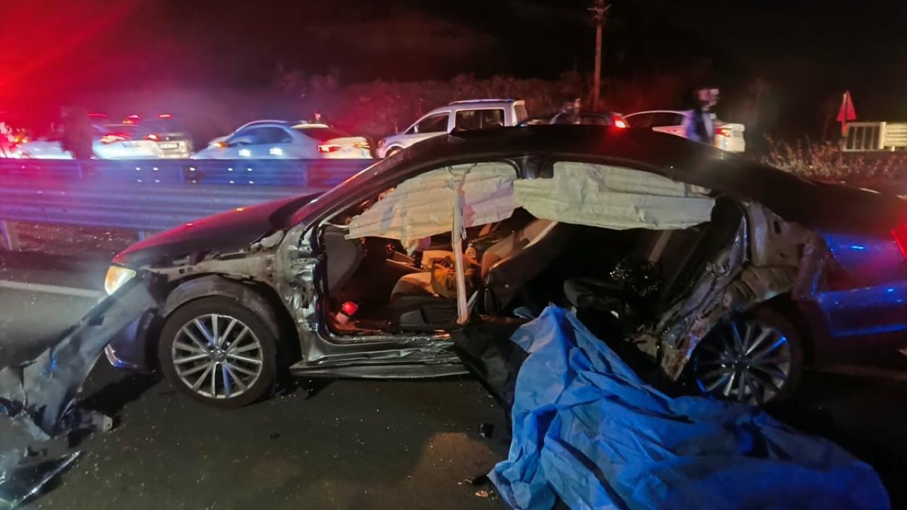 Bingöl'de bariyere çarpan otomobilde 2 kişi hayatını kaybetti