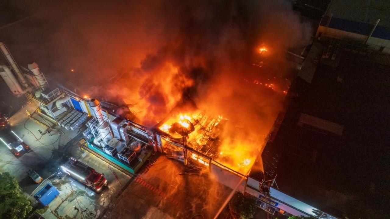 Manisa Organize Sanayi Bölgesindeki İnci Akü Fabrikasında Yangın
