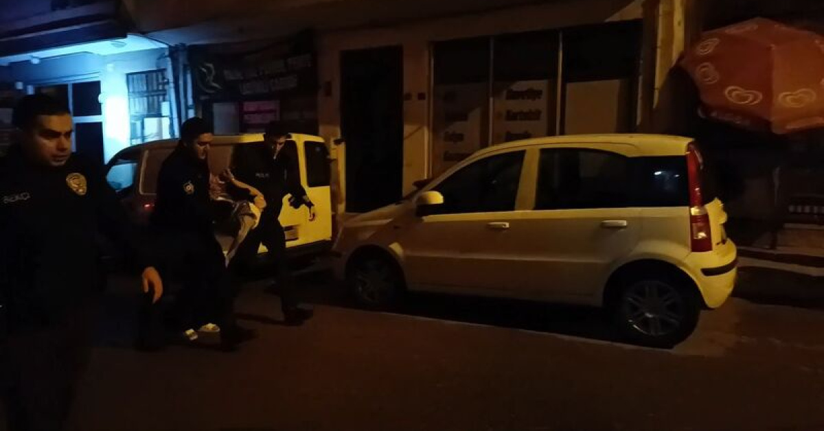 Bursa Osmangazi'de Oğlu Tarafından Bıçakla Rehin Alınan Anne Kurtarıldı