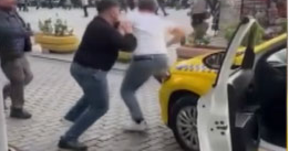 İstanbul Fatih'te taksiciler arasında yolcu kavgası