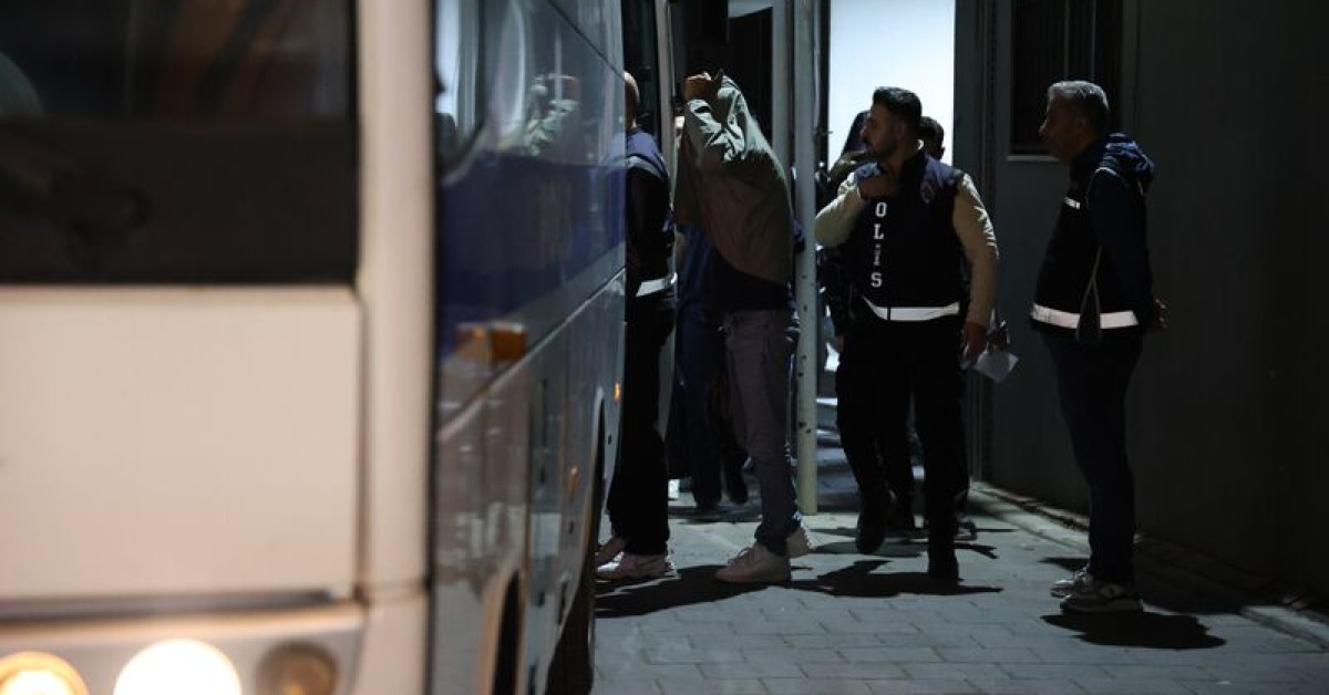 Bayraklı Belediyesi operasyonunda eski başkan Serdar Sandal tutuklandı
