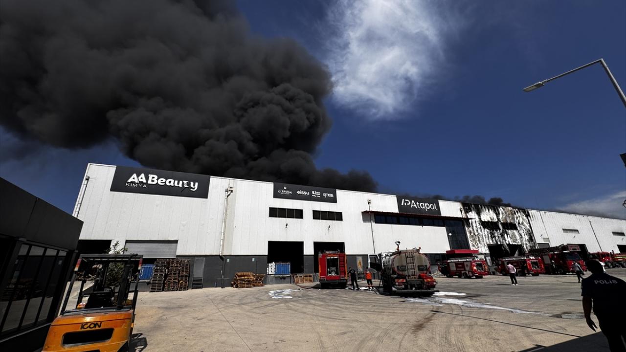Mersin Akdeniz'de Kimya Fabrikasında Yangın Çıktı