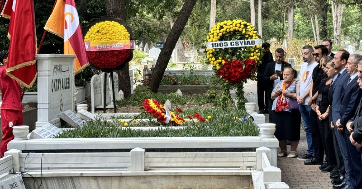 Taçsız Kral Metin Oktay kabri başında anıldı