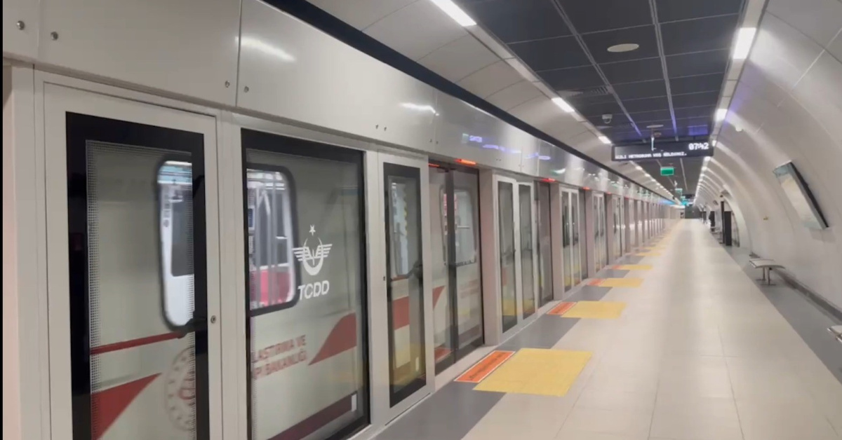 İstanbul'da metro, tramvay ve füniküler seferleri 02.00'ye uzatıldı