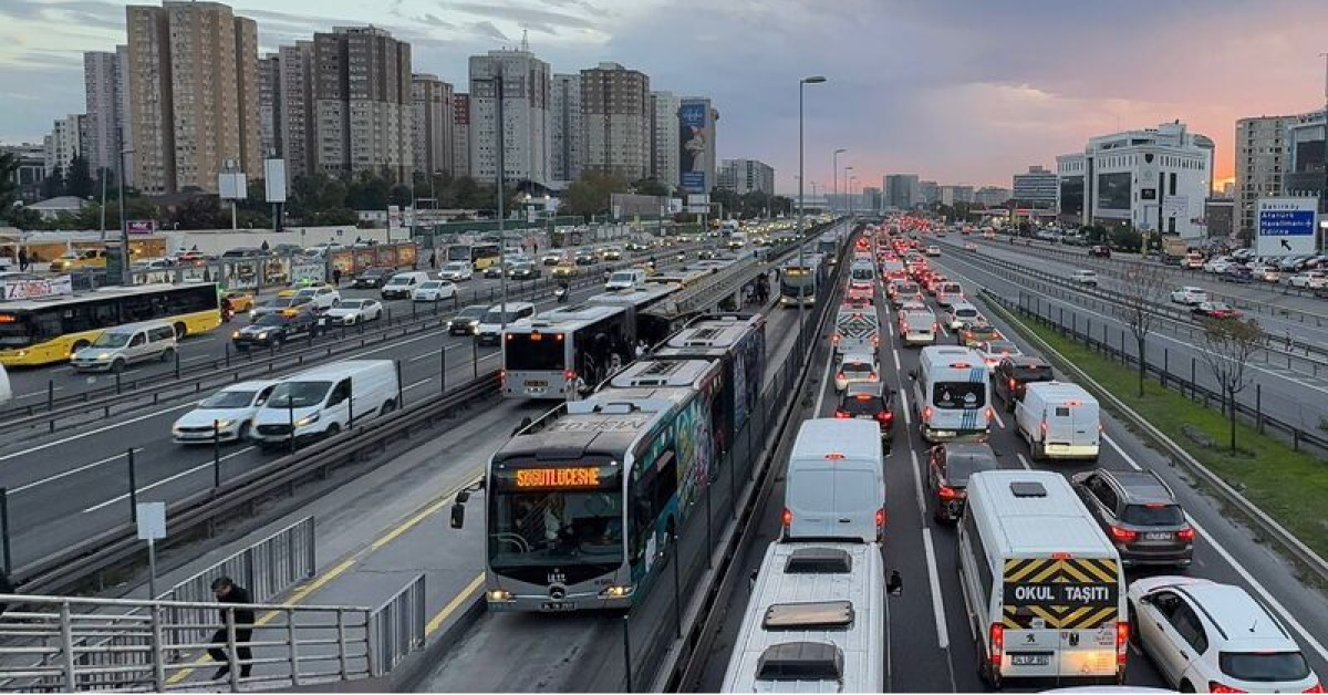 İstanbul'da trafik yoğunluğu yüzde 83'e ulaştı