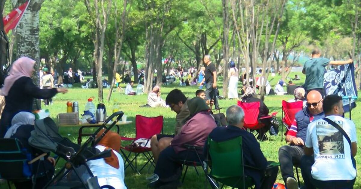 İstanbul'da sıcak hava ve 19 Mayıs tatilinde sahiller doldu