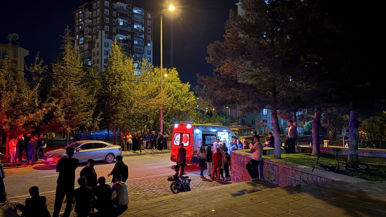 Kayseri'de 15 yaşındaki çocuk parkta 3 arkadaşını bıçakladı