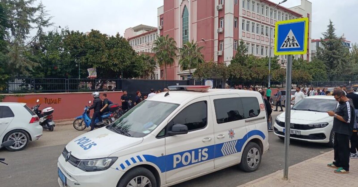 Adana'da ortaokulda öğrenci bıçaklı saldırıya uğradı