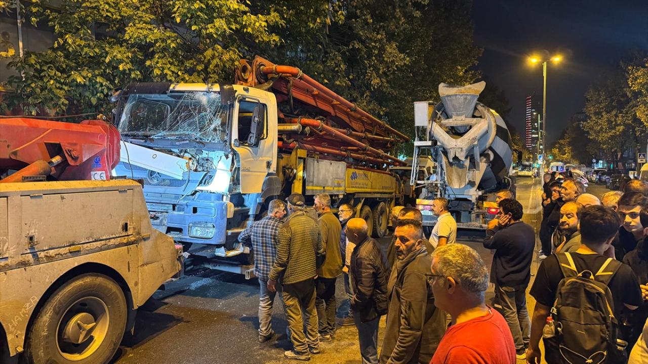 İstanbul Avcılar'da beton pompası 7 araca çarptı