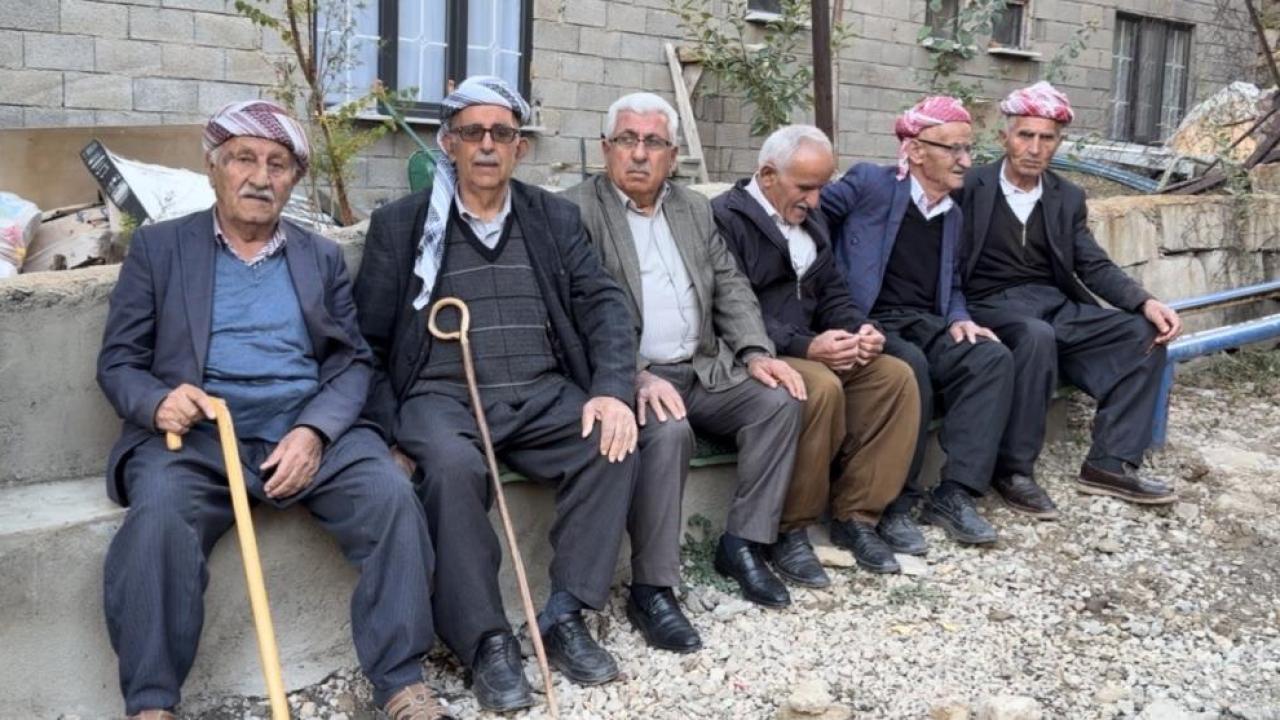 Hakkari Yüksekova İkiyaka köyü sakinleri 31 yıl sonra yol istiyor