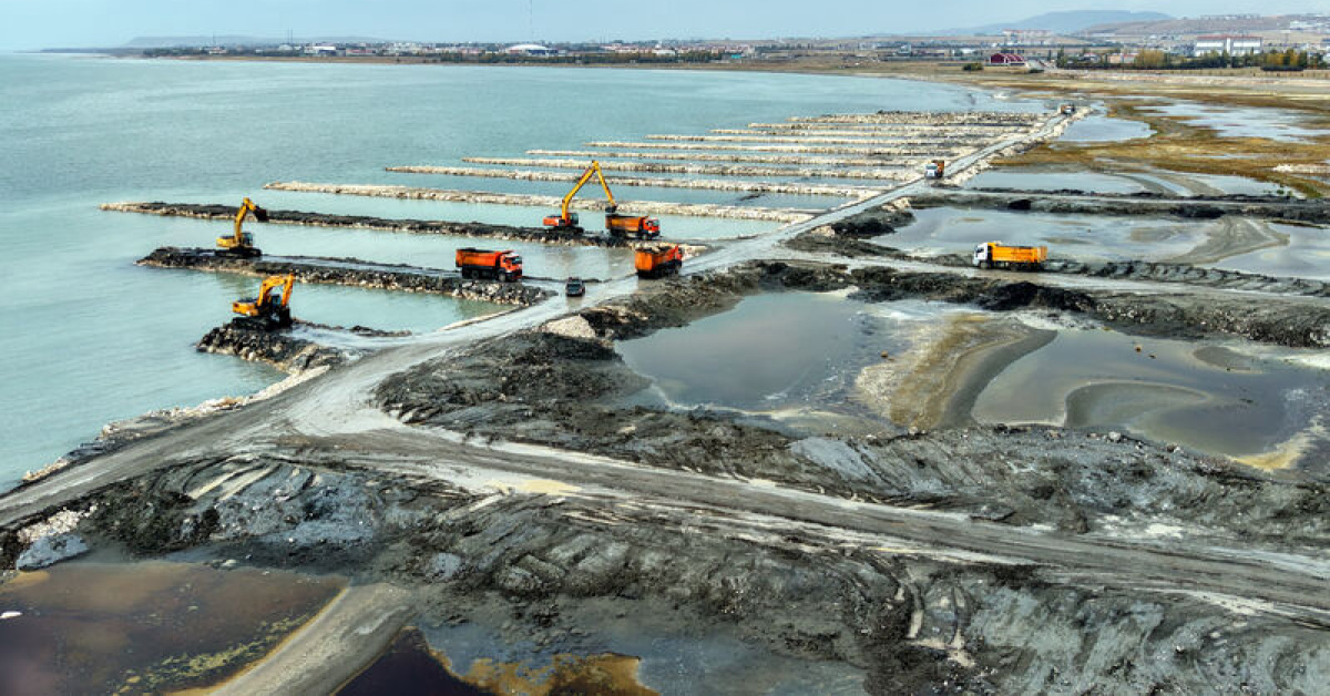 Van Gölü dip çamuru temizliğinde 2 milyon 385 bin metreküp balçık çıkarıldı