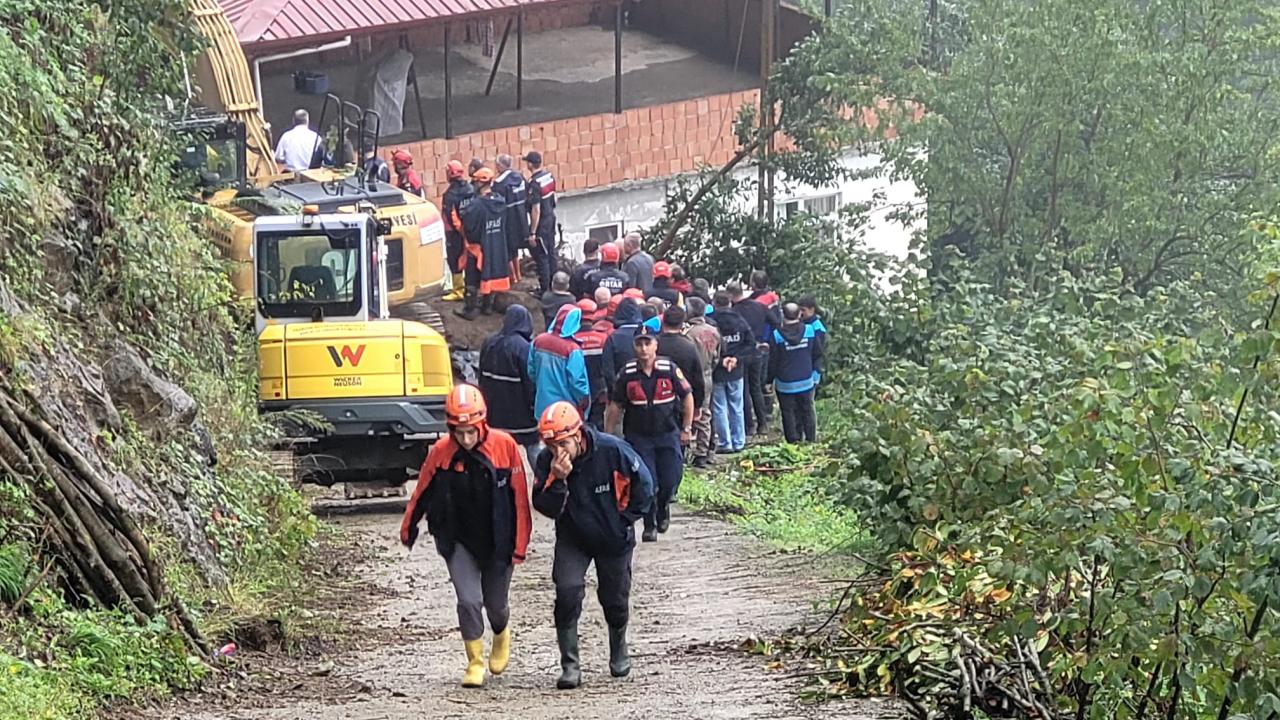 Trabzon'da heyelan: Beton kırma çalışmasında 1 kişi öldü