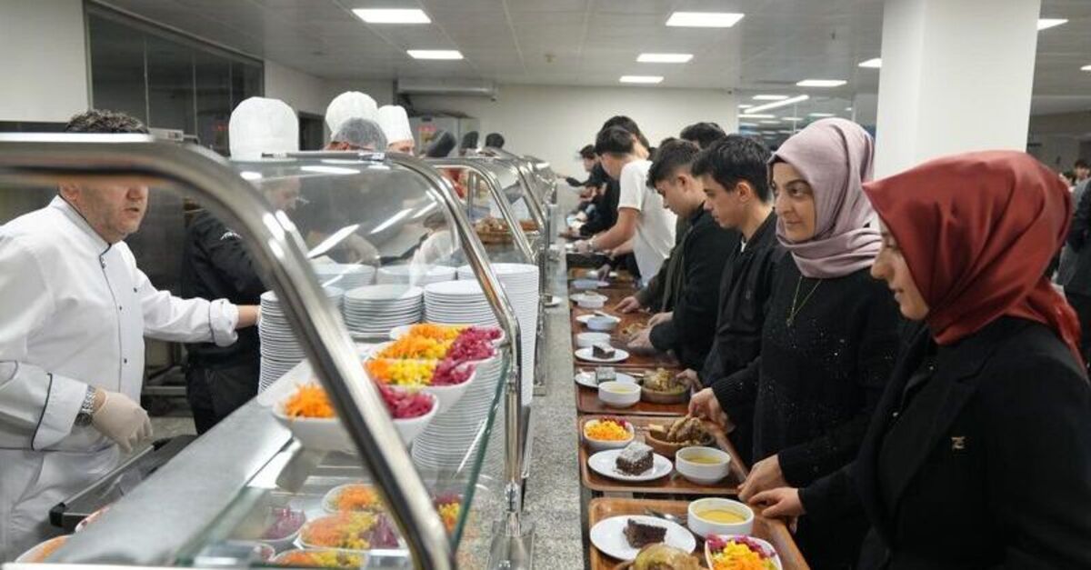 Ümraniye Belediyesi üniversite öğrencilerine ücretsiz yemek