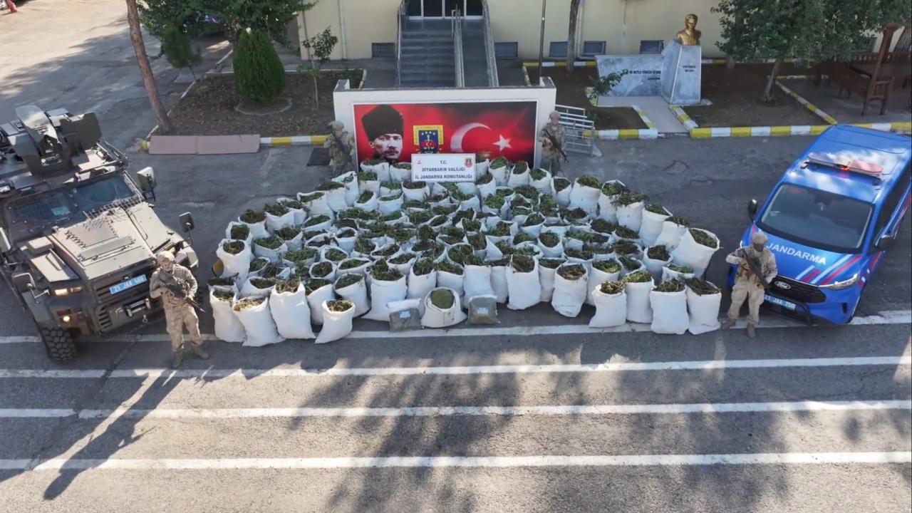 Diyarbakır Bismil'de 2 ton 200 kilogram esrar ele geçirildi