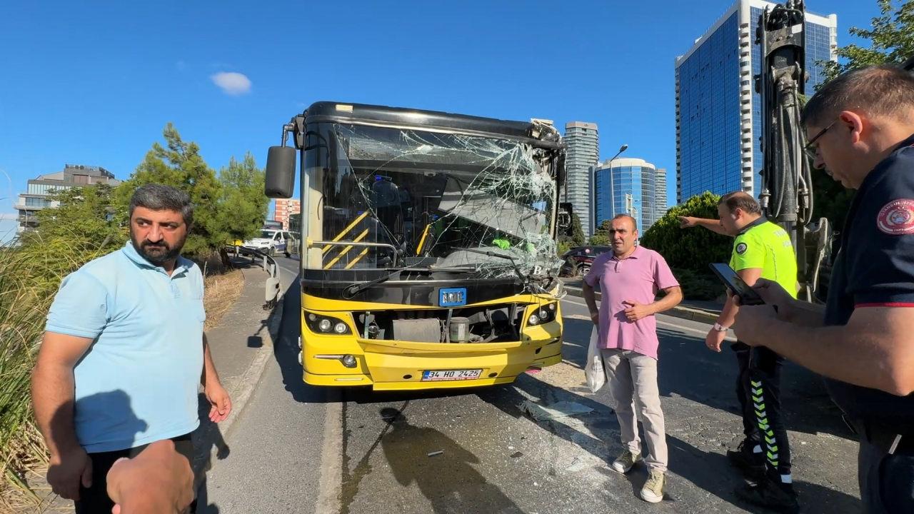 Beşiktaş'ta İETT otobüsü iş makinesine çarptı: 5 yaralı